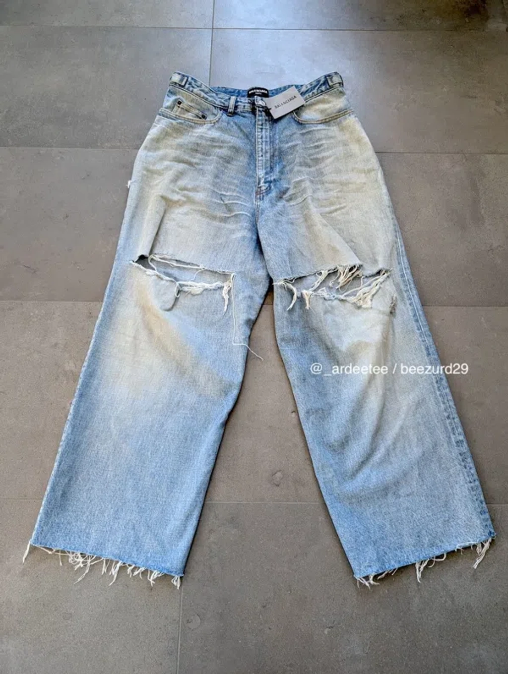 Pre-owned Balenciaga Nwt Baggy Destroyed Skater Jeans Ss22 Red Carpet In  Washed Denim | ModeSens