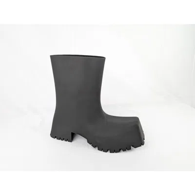 Pre-owned Balenciaga O1rshd1 Q:7 / Trooper Rubber Bootie In Black