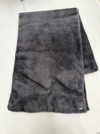 Balenciaga Plush Knitted Scarf In Gray
