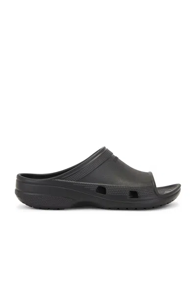 BALENCIAGA POOL CROCS SLIDE