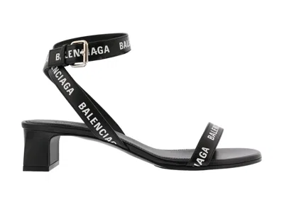Pre-owned Balenciaga Round Sandals (women's) Sneakers In Black/white
