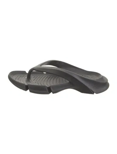 Pre-owned Balenciaga Rubber Flip Flops In Black