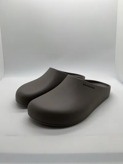 Pre-owned Balenciaga Rubber Pool Closed Slides In Gray