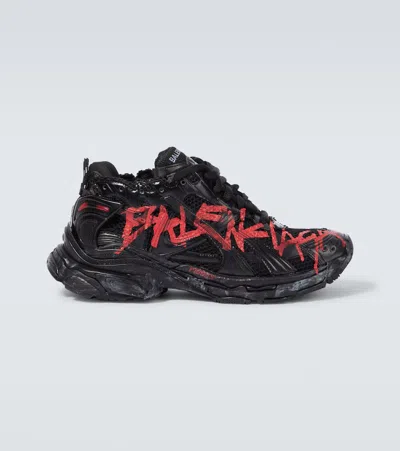 Balenciaga Runner Graffiti印花运动鞋 In Black