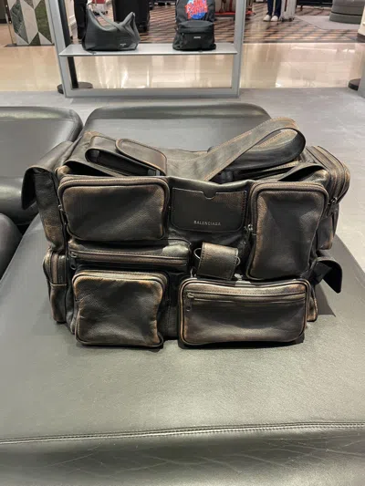 Balenciaga Superbusy Shoulder Bag In Black
