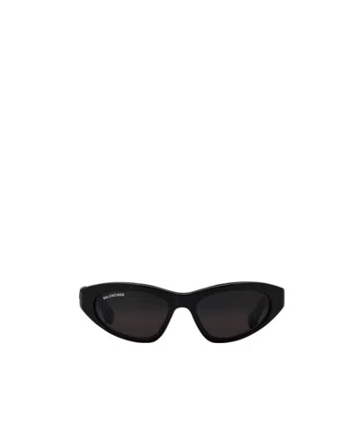 Balenciaga Tinted Cat-eye Frame Sunglasses In Black