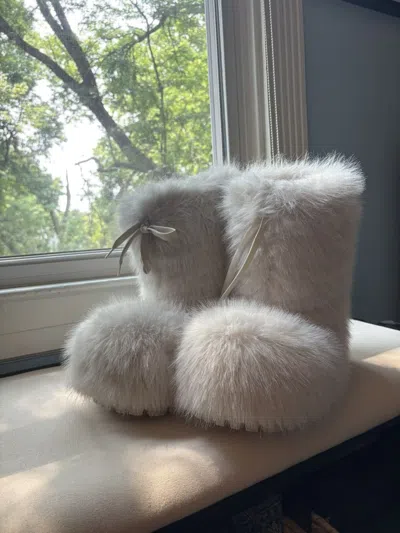 Pre-owned Balenciaga White Alaska Fur Boots