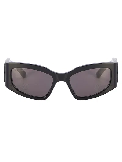 Balenciaga Women Bossy Cat Sunglasses In Black