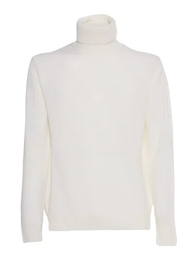 Ballantyne High Neck In White