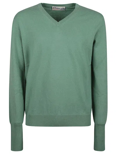 Ballantyne Plain Stitch V-neck Cashmere Sweater In Green