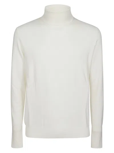 Ballantyne Plain Turtle Neck Sweater In White