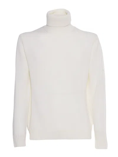 Ballantyne T Neck Pullover In White