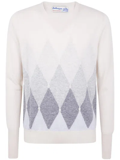 Ballantyne V-neck Diamond-pattern Sweater In White