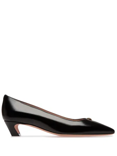 Bally Emblem-plaque Leather Pumps In Black