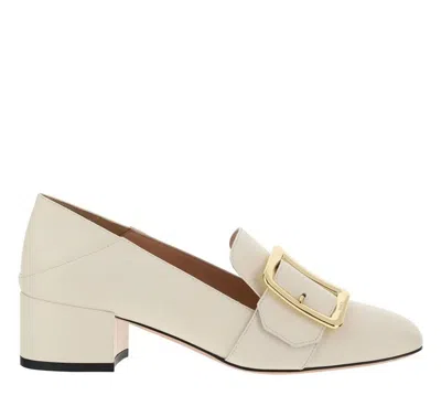 Bally Janelle Buckle Detailed Leather Pumps In White