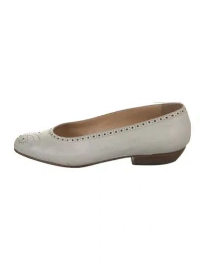 Pre-owned Bally Leather Ballet Flats In White