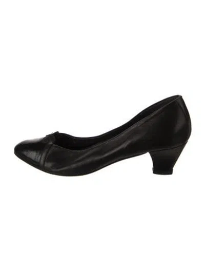 Pre-owned Bally Leather Pumps In Black