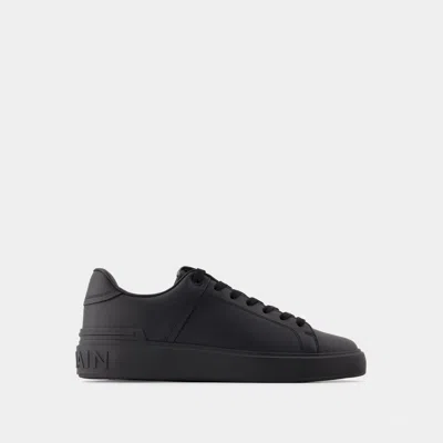Balmain B-court Sneakers In Black Leather In 0pa Noir