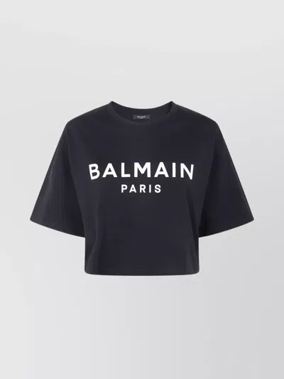 BALMAIN GRAPHIC PRINT CROPPED T-SHIRT WITH SHORT SLEEVES