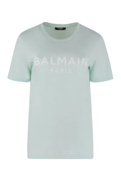 Balmain Logo Printed Crewneck T-shirt In Vert Pâle/blanc