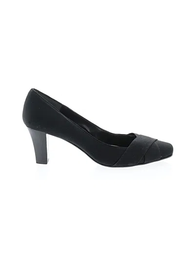 Pre-owned Bandolino Heels In Black