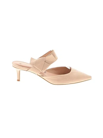 Pre-owned Bandolino Heels In Ivory