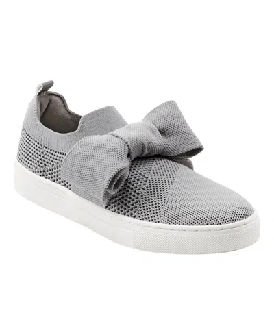 BANDOLINO WOMEN'S BRYCE BOW KNIT SLIP ON SNEAKERS