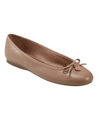 Bandolino Women's Piheart Ballet Flats In Light Natural