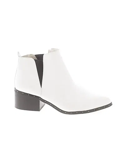Pre-owned Bar Iii Ankle Boots In White