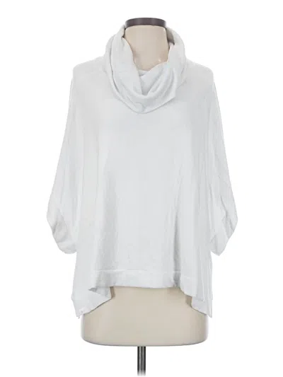 Pre-owned Barefoot Dreams Poncho In White