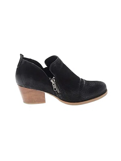 Pre-owned Baretraps Ankle Boots In Black