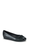 Baretraps Chainey Flat In Black Croco