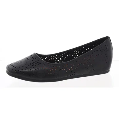 Baretraps Chika Womens Embossed Laser Cut Ballet Flats In Black