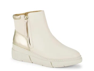 Baretraps Lakelyn Wedge Bootie In Multi