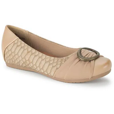 Baretraps Mabely Womens Faux Leather Embellished Ballet Flats In Camel