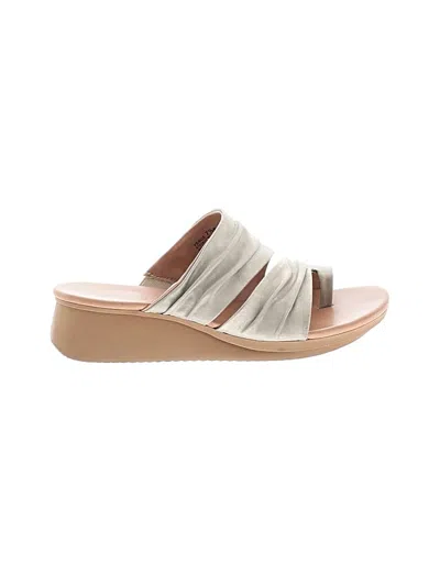 Pre-owned Baretraps Wedges In Ivory