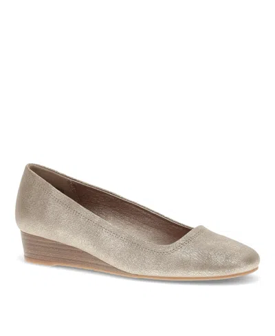Baretraps Women's Covette Casual Flats In Light Champagne