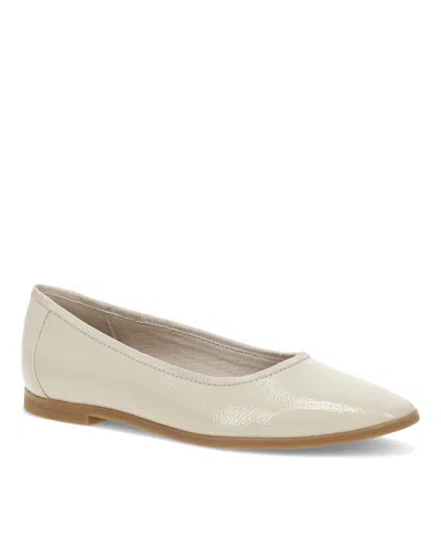 Baretraps Women's Tania Casual Flats In Ivory