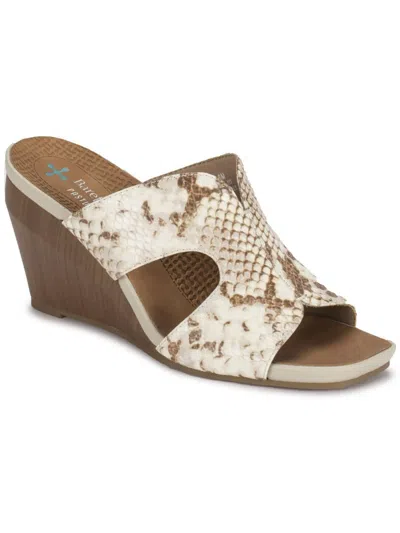 Baretraps Yinifer Womens Faux Leather Animal Print Wedge Sandals In White