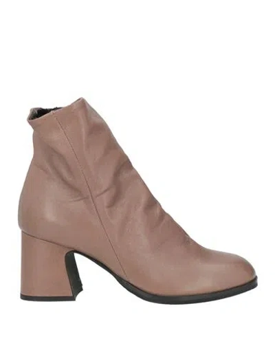 Barracuda's Collection Woman Ankle Boots Taupe Size 8 Leather In Brown