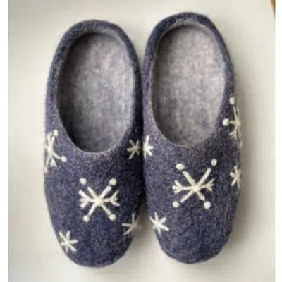 Base Snowflake Slippers In Multi