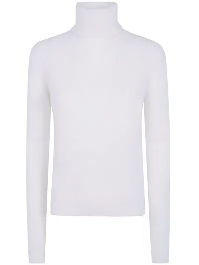 Base Sweater Turtle Neck "b8451.034 201 White"