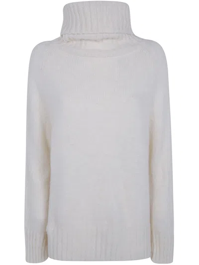 Base Turtle Neck Sweater In White
