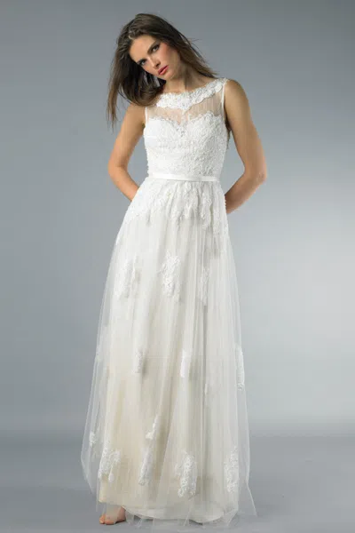 Basix Black Label Lace Sleeveless Gown In White