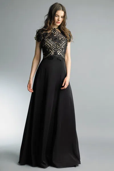 Basix Black Label Short Sleeve Gown In Black