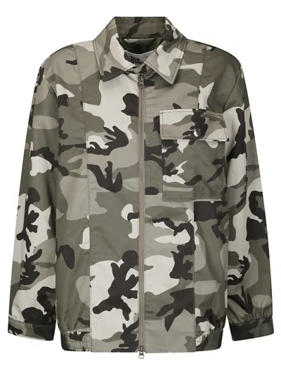 BAUM UND PFERDGARTEN MILITARY PRINT JACKET WITH CONTRASTING BUTTON POCKETS AND ZIP CLOSURE