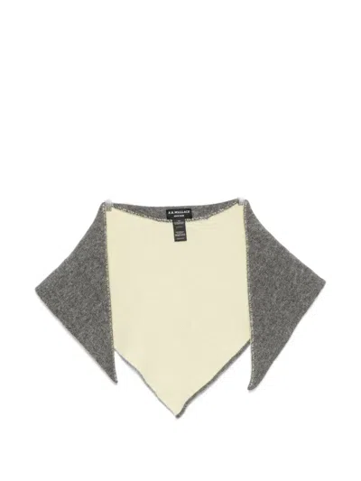 B.b. Walace Triangular Knitted Scarf In 그레이
