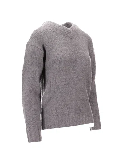 B.b. Walace V-neck Knitted Sweater In 그레이