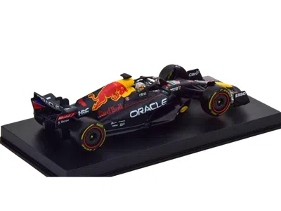 Bburago Red Bull Racing Rb18 #1 Max Verstappen "formula One F1 World Championship" (2022) With Display Case In Black