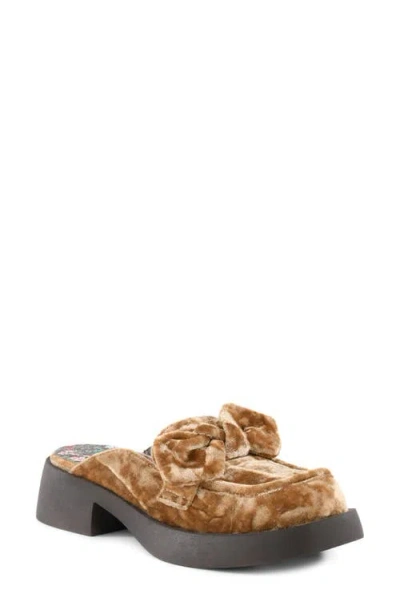 Bc Footwear Flower Mule In Gold